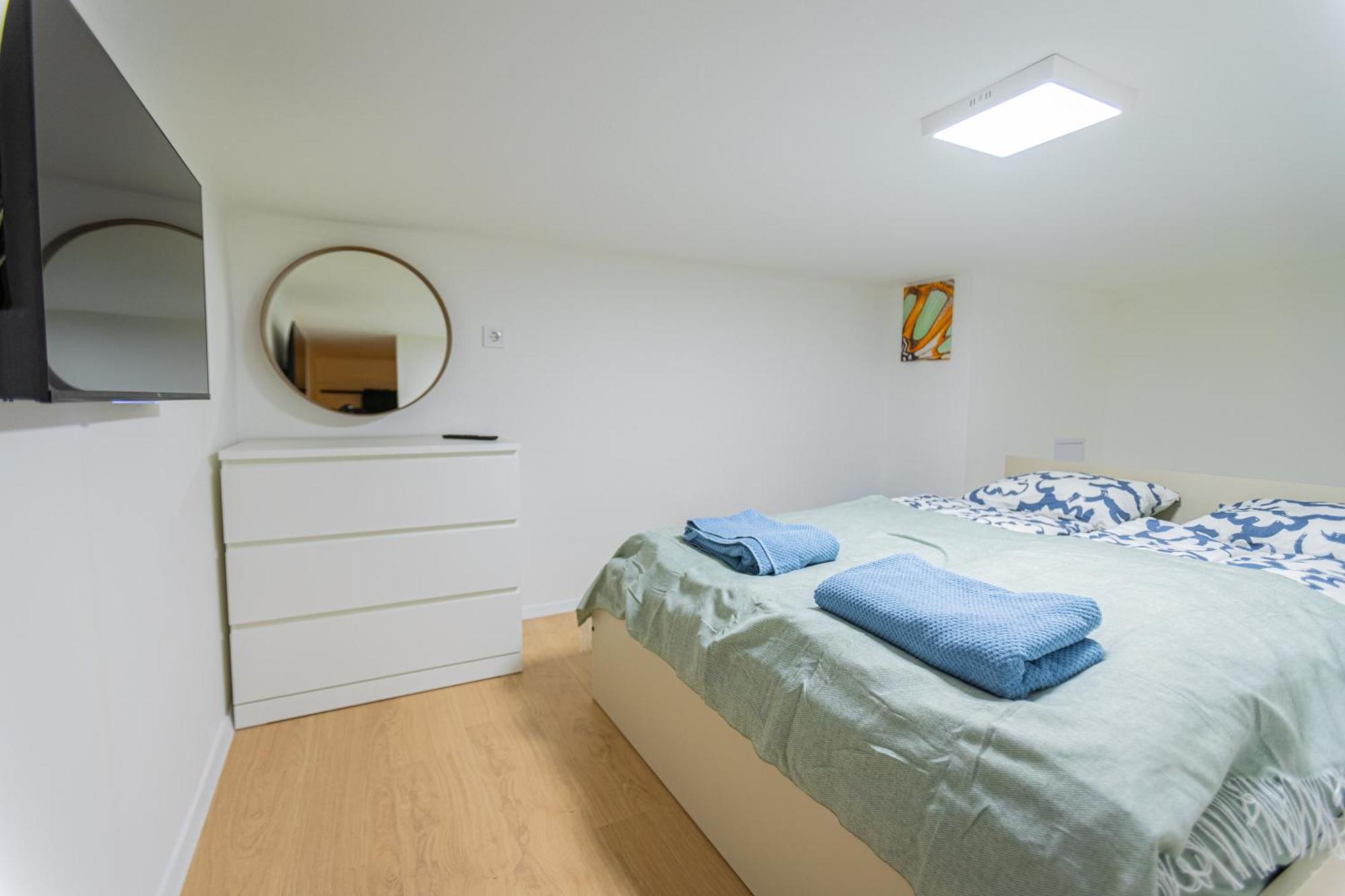 Apartment Cute Gallery Flat In Budapest, Summer Budapest