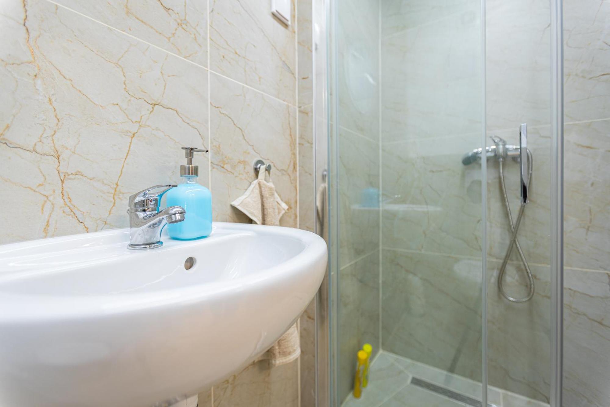 Cute Gallery Flat In Budapest, Summer * Budapest