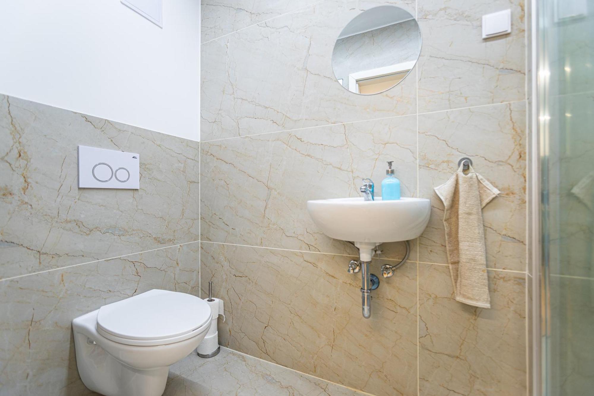Cute Gallery Flat In Budapest, Summer Budapest