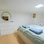 Cute Gallery Flat In Budapest, Summer
